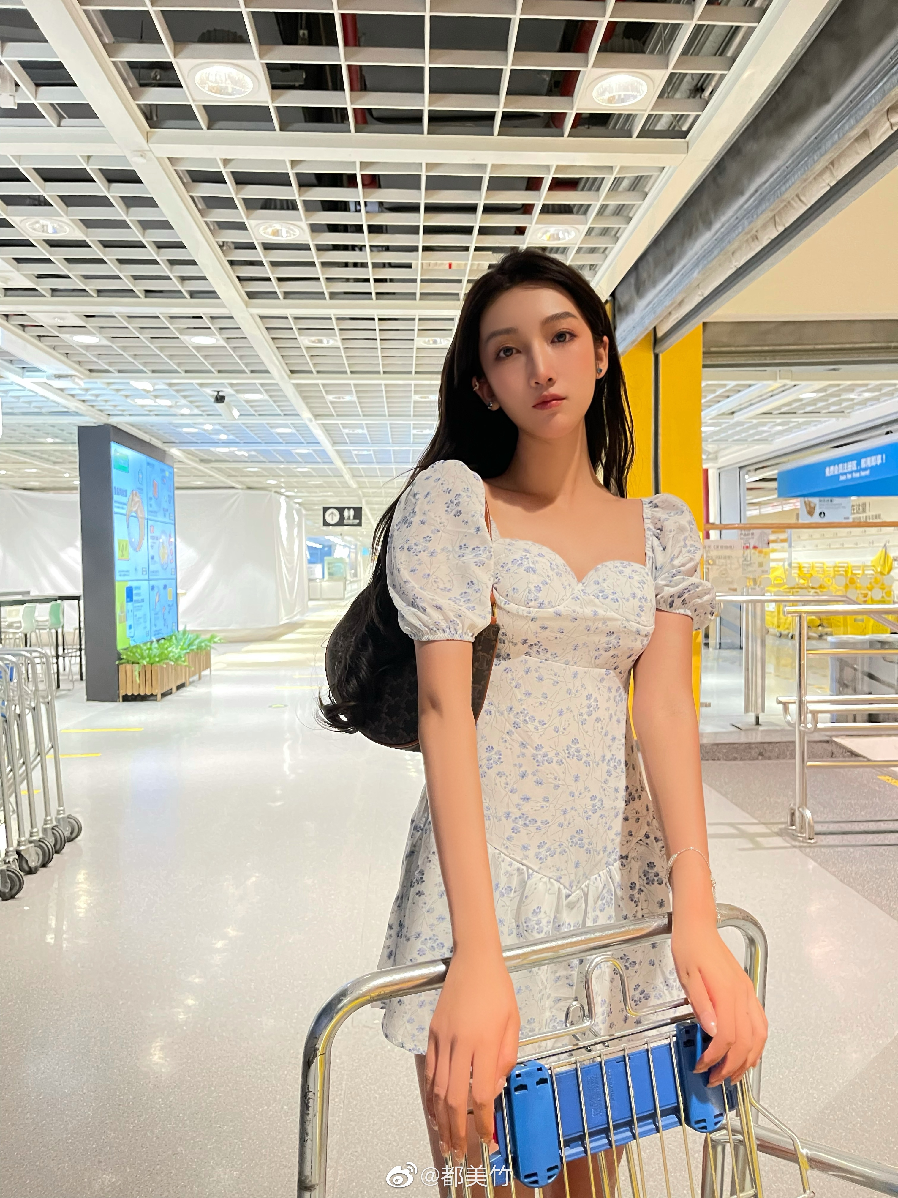 Quyen luc cua Ngo Diec Pham truoc be boi san gai vi thanh nien anh 5