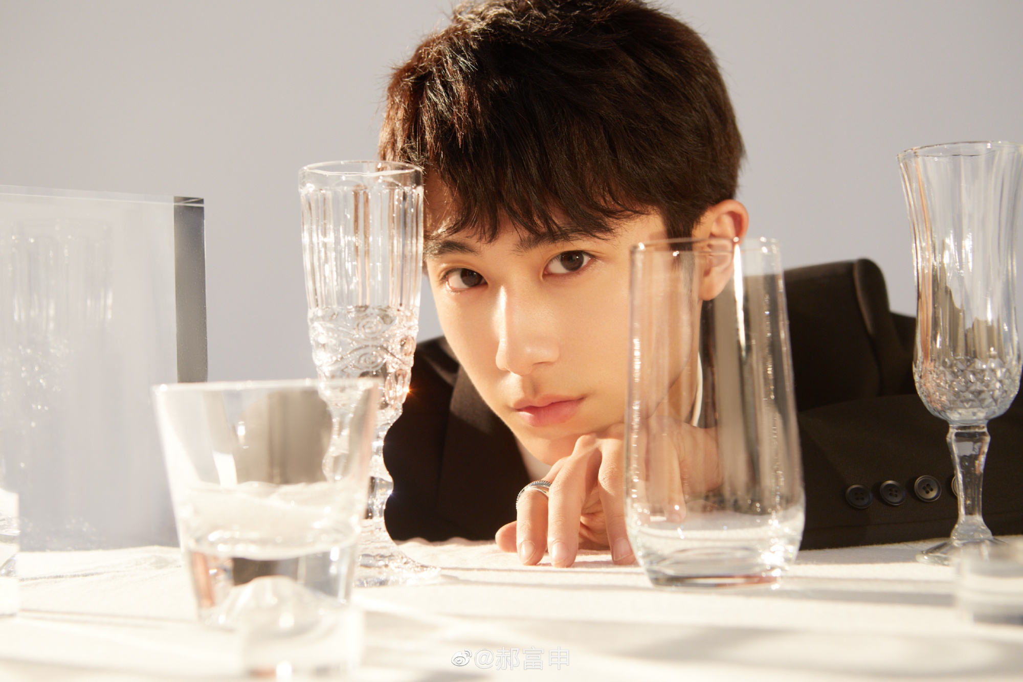 Sao nam Trung Quoc bi phanh phui doi song hon loan anh 7