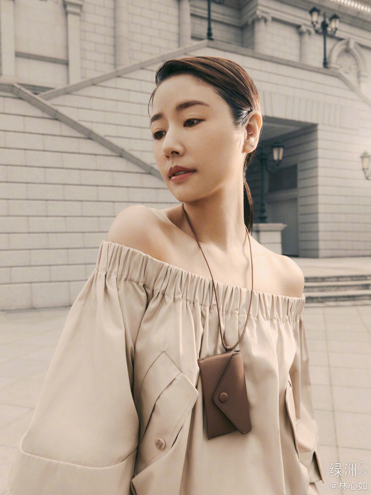 Sao 'Hoan Chau cach cach' - nguoi xuat gia,  nguoi bi tay chay anh 7