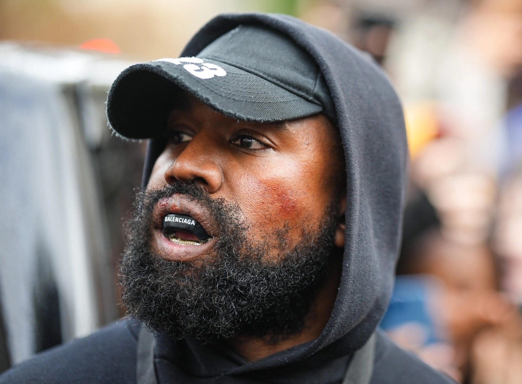 Kanye West Balenciaga anh 1