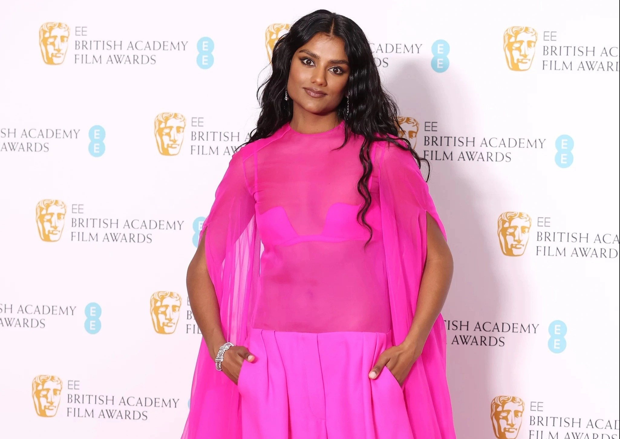 Gu an mac goi cam cua nu chinh 'Bridgerton' hinh anh