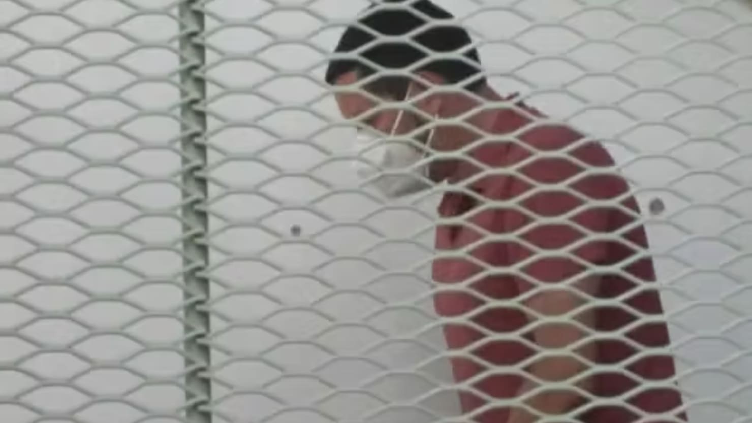 Bat giu nguoi dan ong My giet vo khi di nghi tuan trang mat hinh anh