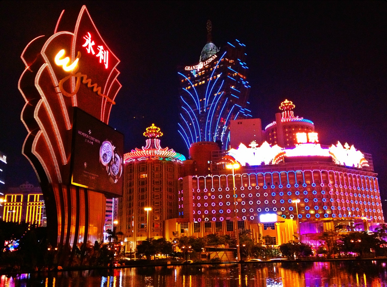 Macau mo cua casino, cam du khach tam bien hinh anh