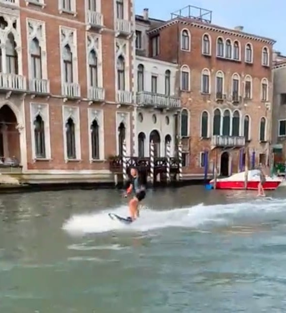 du khach,  truc xuat,  Italy anh 1