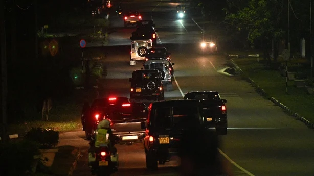 Cuu tong thong Sri Lanka,  ve nuoc anh 1