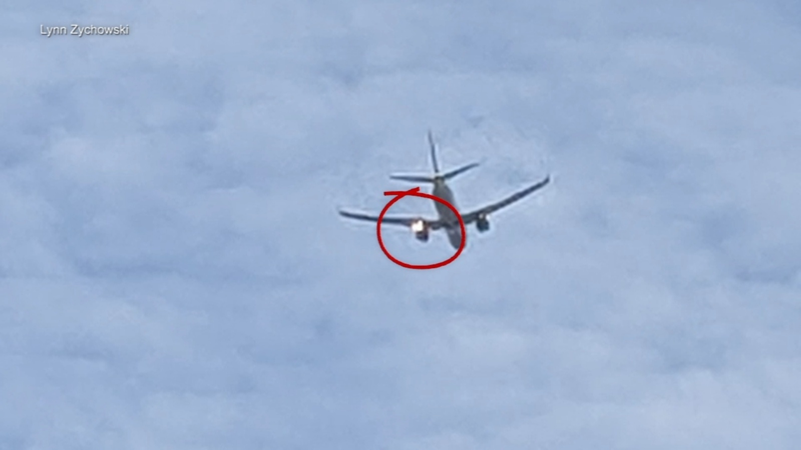 May bay My chay dong co vi va phai chim hinh anh