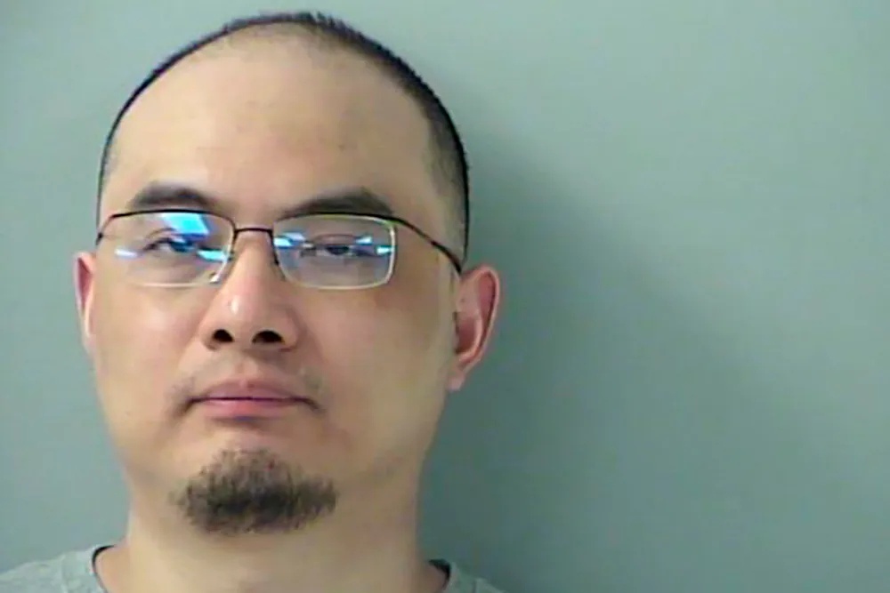 Si quan tinh bao Trung Quoc bi lat tay o My hinh anh