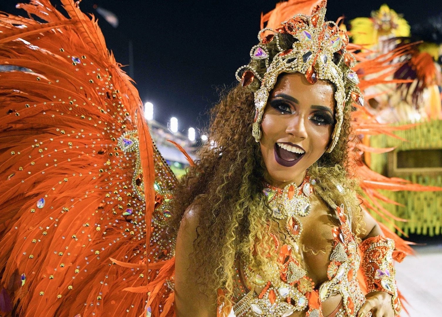 Rio Carnival tro lai sau dai dich hinh anh
