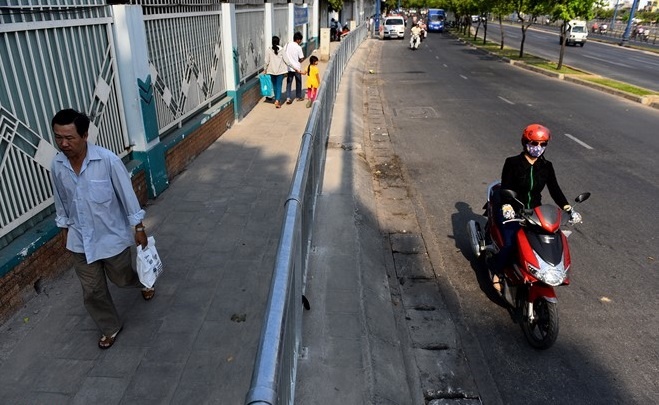 Hon 50% duong pho TP HCM khong co via he hinh anh