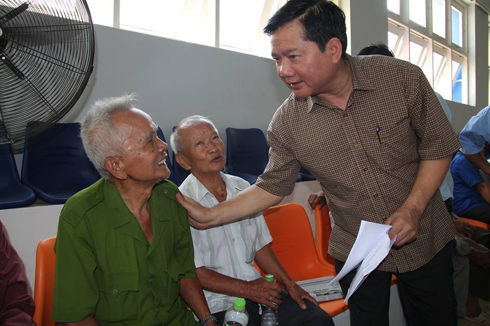 Bi thu Dinh La Thang tiep xuc cu tri Cu Chi anh 2