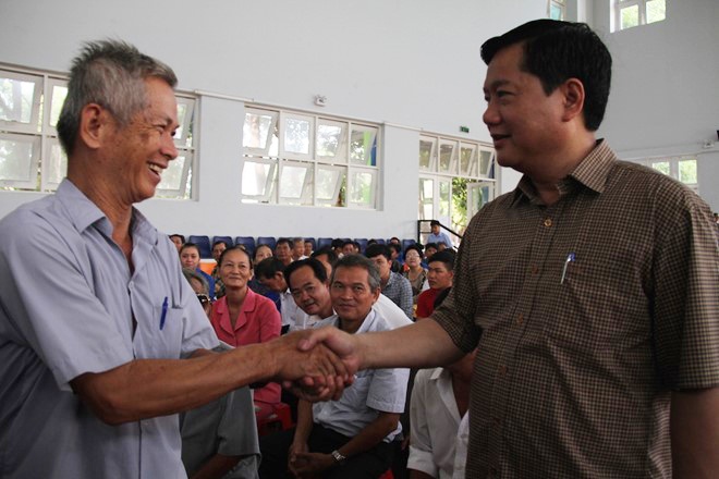 Bi thu Dinh La Thang tiep xuc cu tri Cu Chi anh 1