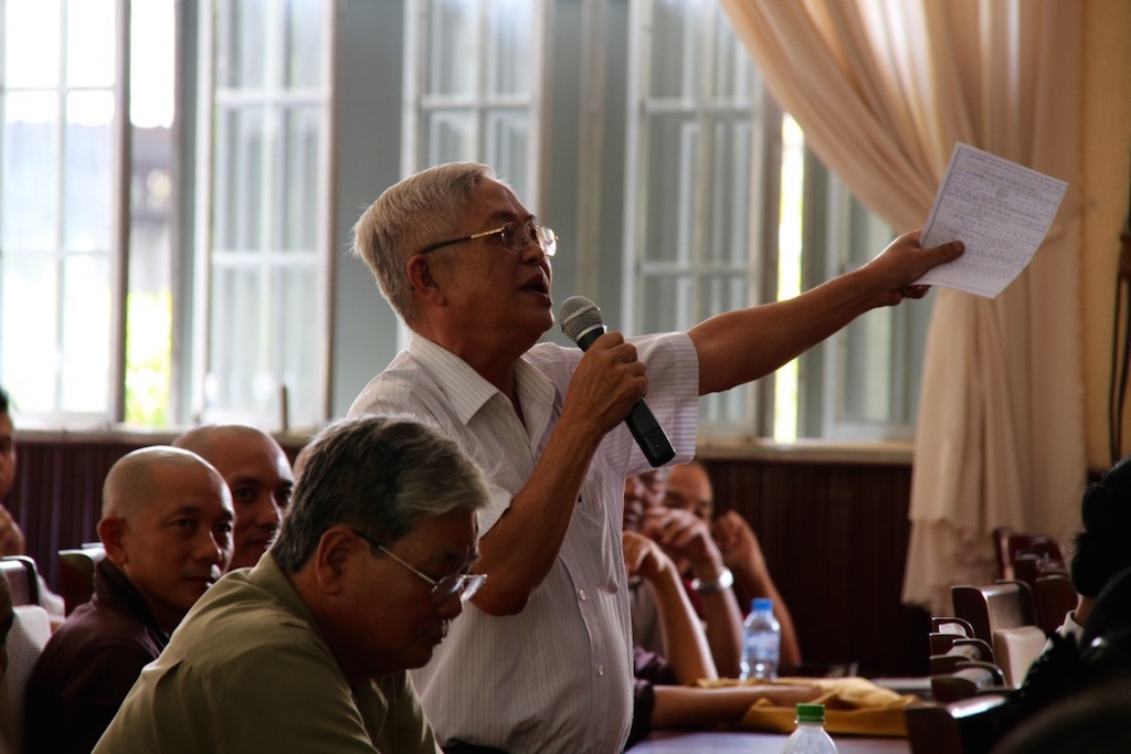 Bi thu Thanh uy Dinh La Thang loai can bo nhung nhieu khoi bo may anh 2