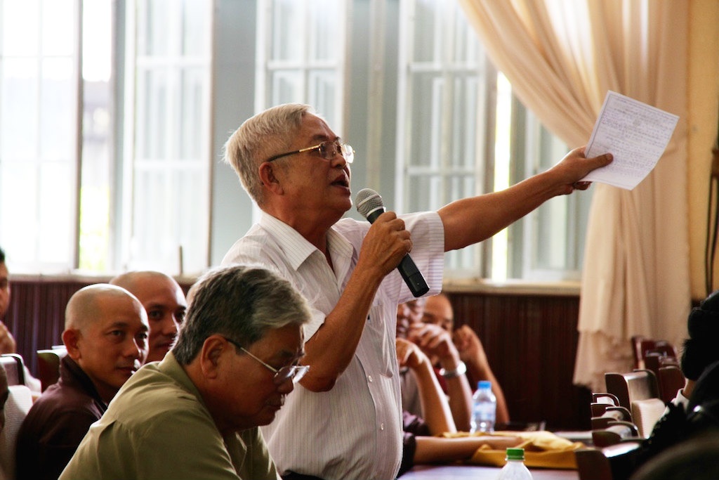 Loai can bo nhung nhieu ra khoi bo may hinh anh