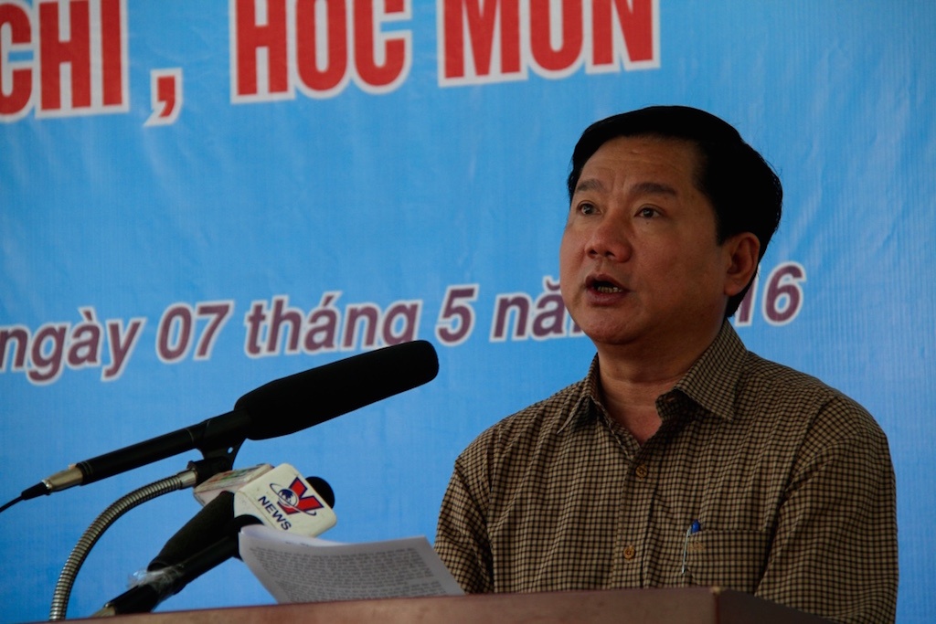 Bi thu Thanh uy Dinh La Thang loai can bo nhung nhieu khoi bo may anh 1