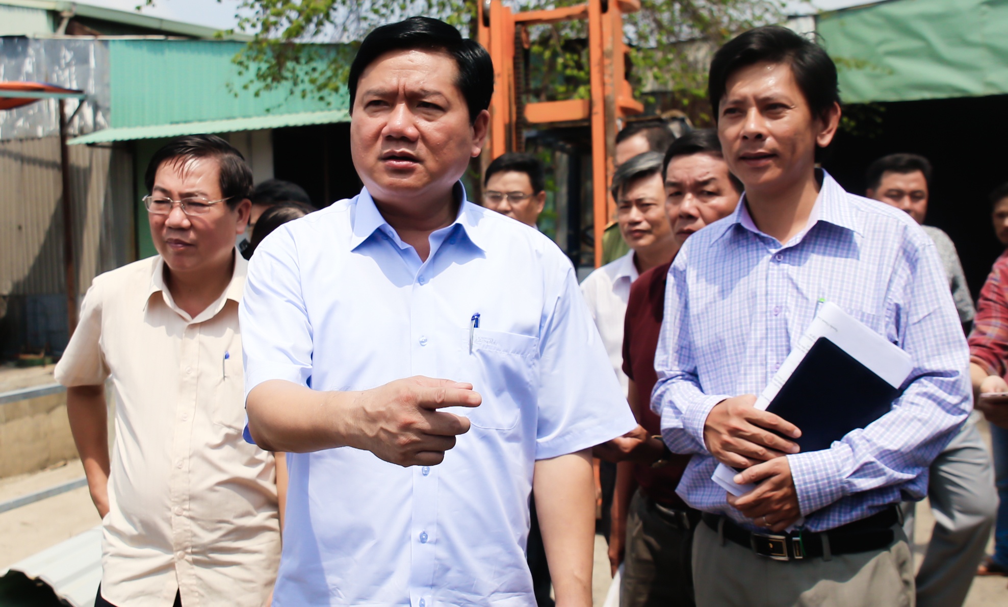 Bi thu Thang: Cong ty gay o nhiem, sao khong dinh chi? hinh anh