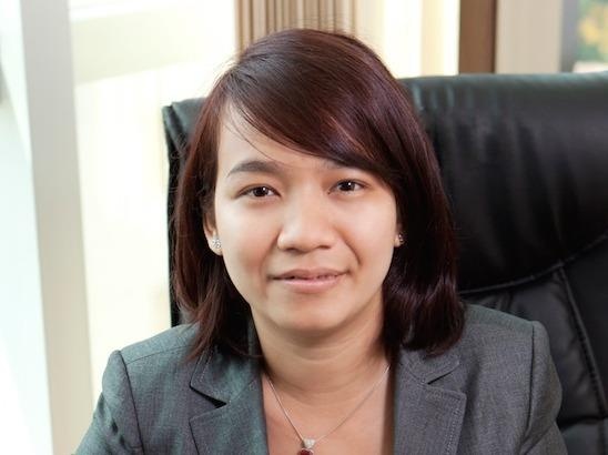 Nu tong giam doc ung cu DBQH hua dong hanh voi cong nhan hinh anh