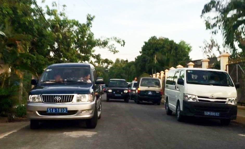 Di an tiec nha giam doc so trong gio lam viec o Sai Gon hinh anh