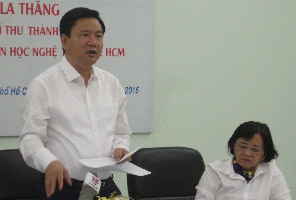 Bi thu Thang de nghi 'coi troi' ve tai chinh cho van nghe si hinh anh