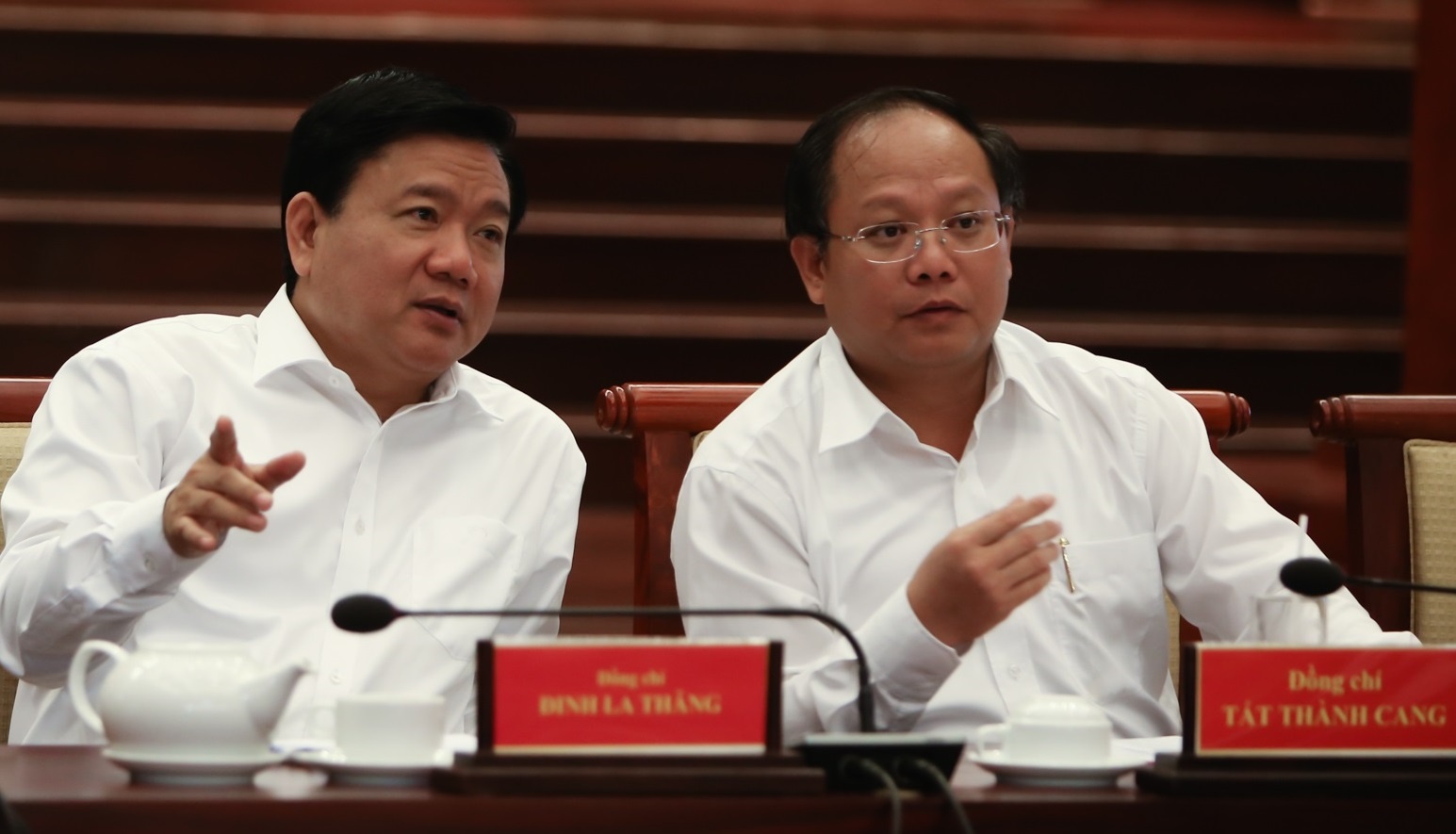 Nguoi dung dau chinh quyen nen giam hoi hop, di nhieu hinh anh