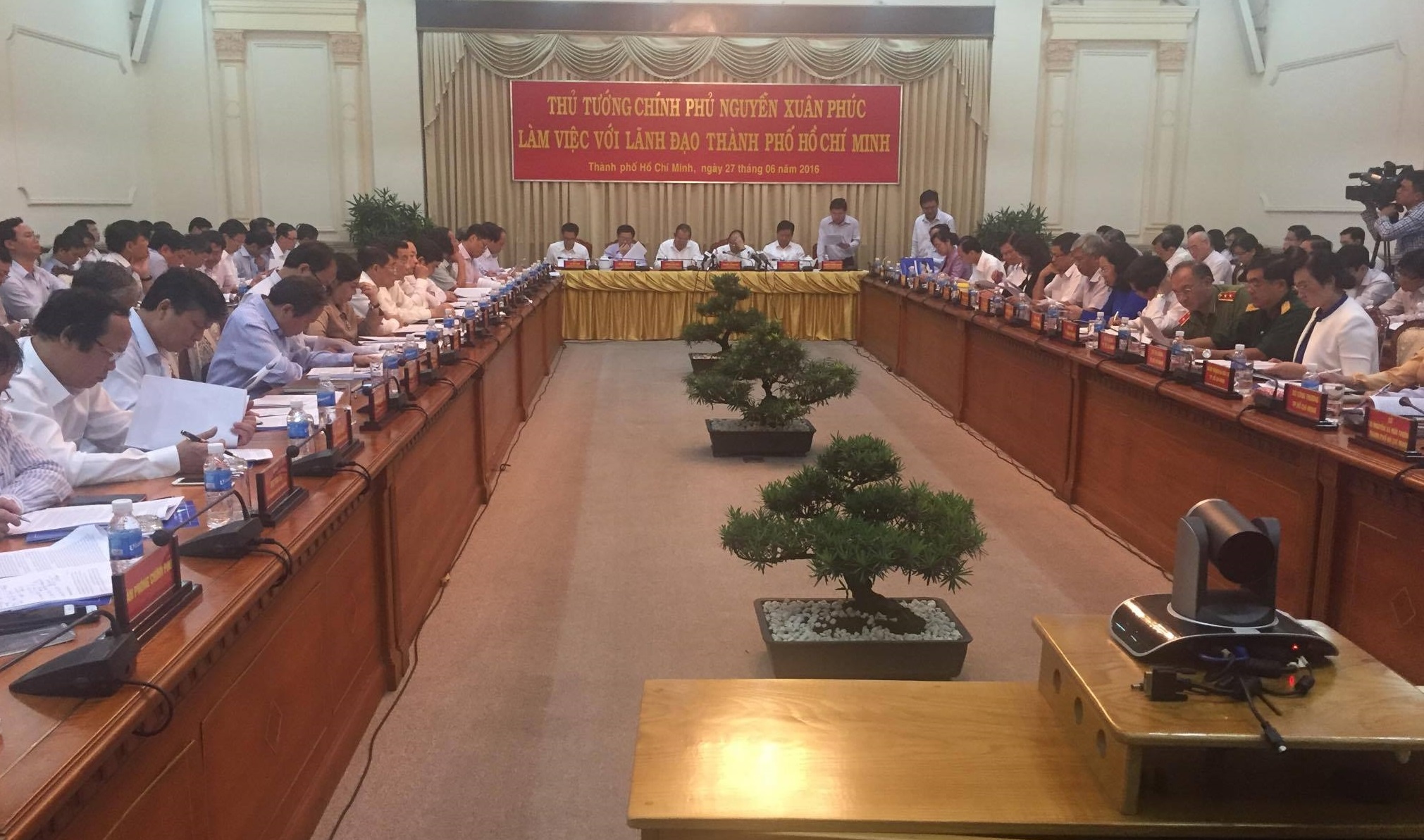 Thu tuong Chinh phu lam viec voi lanh dao TP HCM anh 1