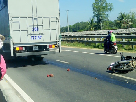 Thieu nu bi xe tai can nat chan hinh anh