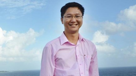 Bi thu Huyen uy 33 tuoi la con 'ong lon' nao? hinh anh