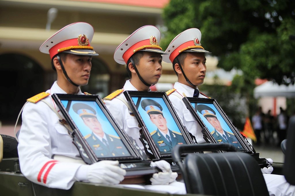 le tang ba phi cong tu nan anh 2