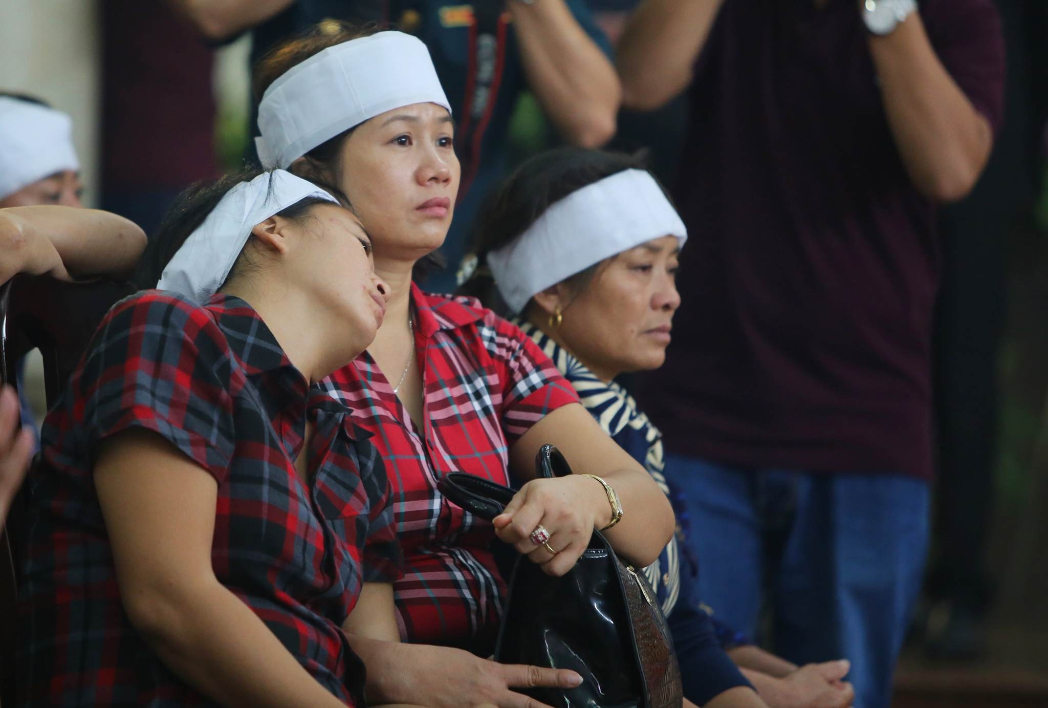 đám tang phi công trực thăng tử nạn ảnh 7 dam tang phi cong truc thang tu nan anh 7