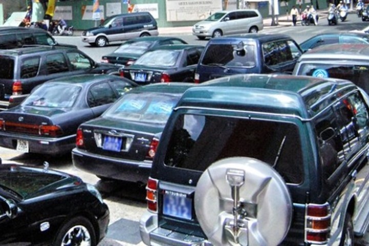 Pho chu tich TP.HCM de xuat thue xe thay vi mua xe cong hinh anh