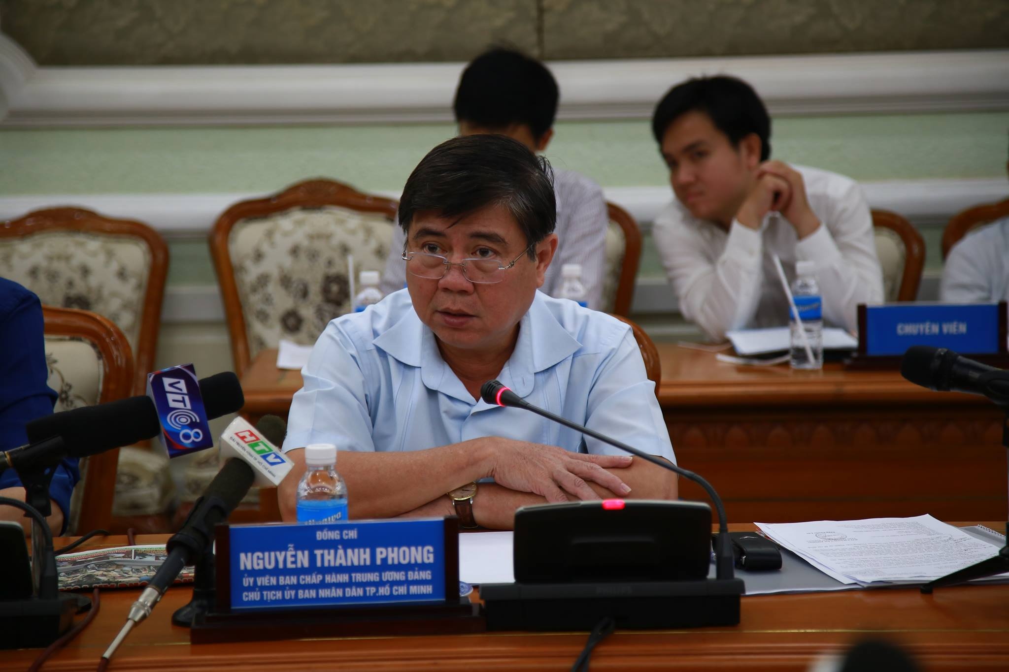 cấm công chức uống rượu bia giờ làm việc ảnh 1 cam cong chuc uong ruou bia gio lam viec anh 1