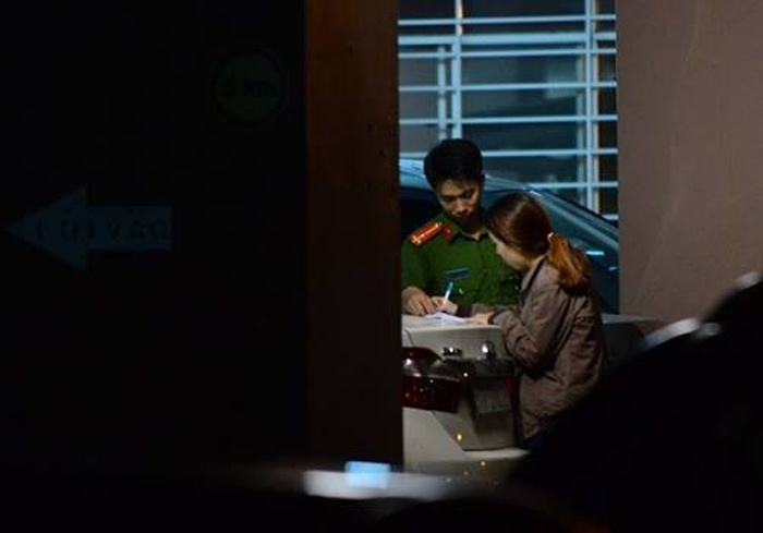 Người nước ngoài khống chế trẻ em ảnh 2 Nguoi nuoc ngoai khong che tre em anh 2