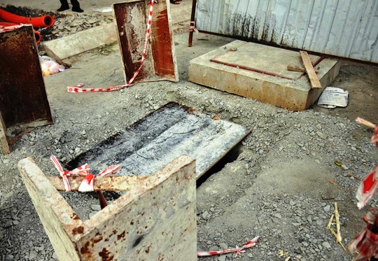 Xem xét khởi tố vụ người dân lọt hố ga tử vong ảnh 2 Xem xet khoi to vu nguoi dan lot ho ga tu vong anh 2