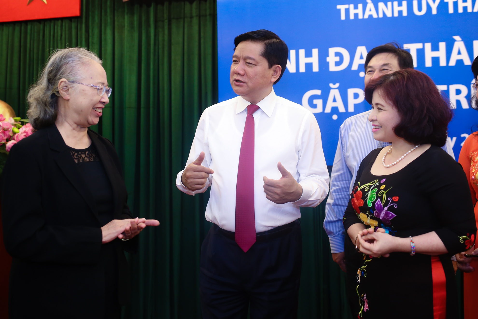 Bo may dieu hanh khong can tien si,  thac si anh 1