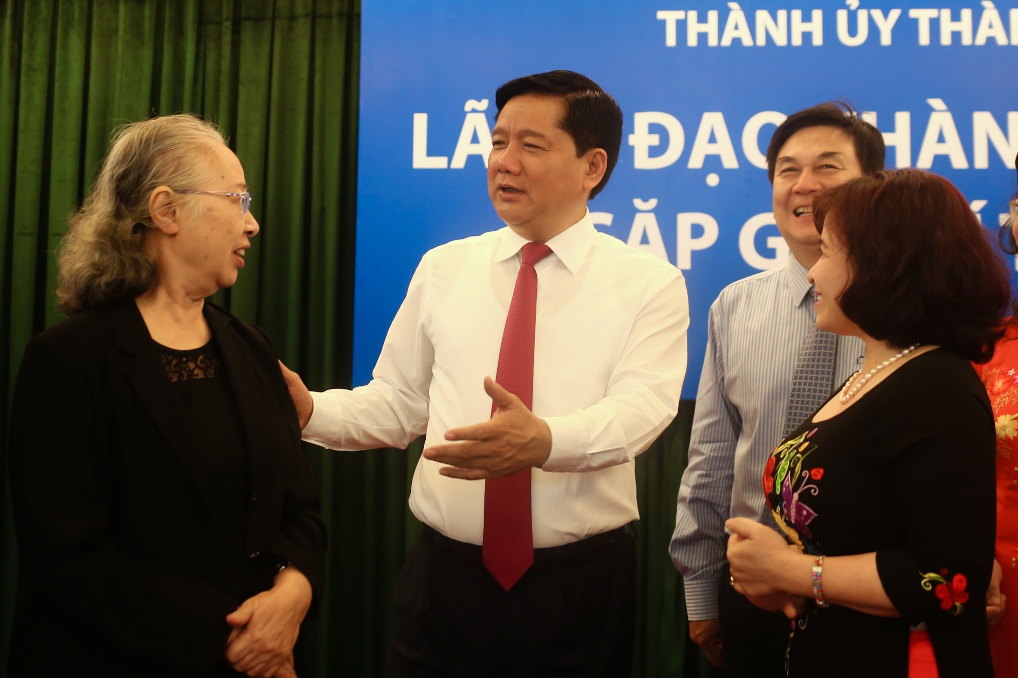 Bi thu Thang: 'Dung de nha khoa hoc ke tung to hoa don' hinh anh