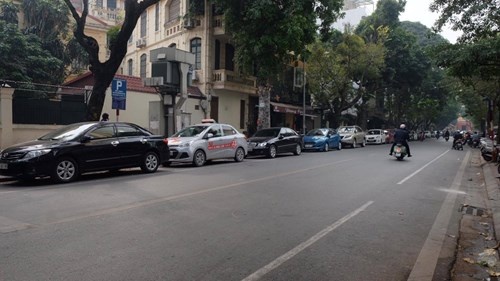 Ha Noi se ap dung do xe theo ngay chan, le hang loat pho hinh anh