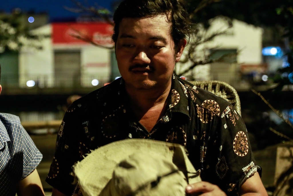 Giao thua long dong cua nguoi ban mai anh 2