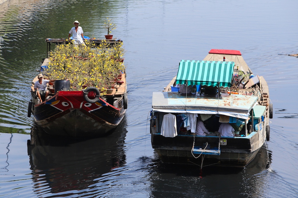 Giao thua long dong cua nguoi ban mai anh 3