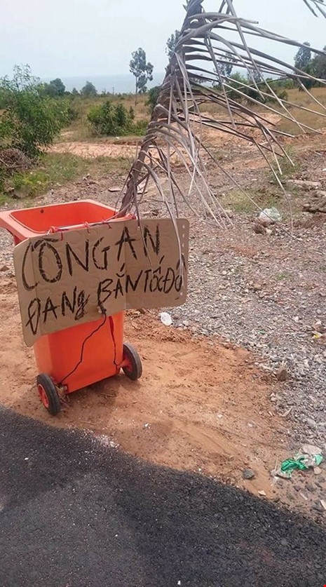 Bảng 'Công an đang bắn tốc độ' là do dân tự dựng ảnh 1 Bang 'Cong an dang ban toc do' la do dan tu dung anh 1