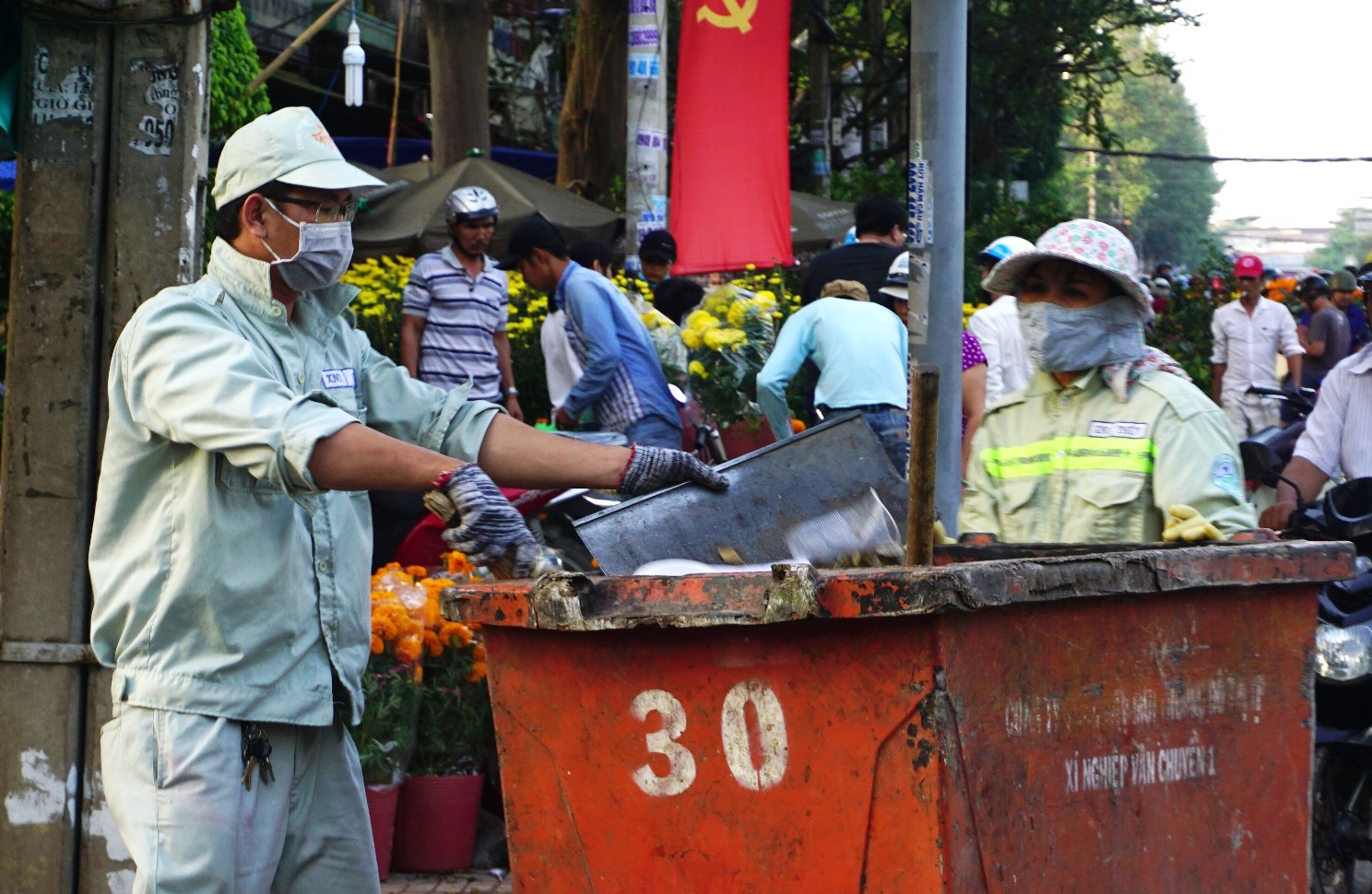 Tim du cach dep nan xa rac, tieu bay o Sai Gon hinh anh
