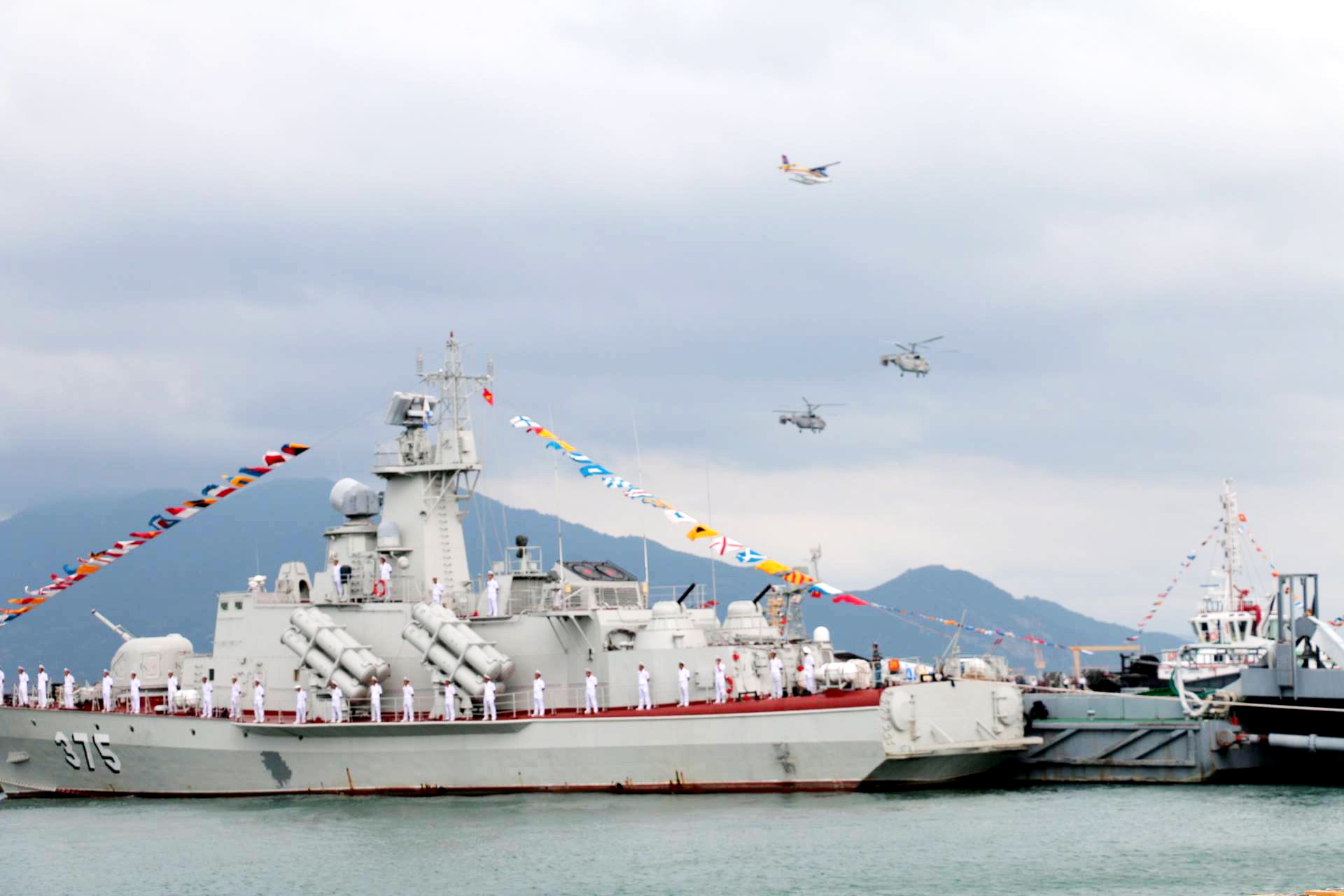 Chuẩn đô đốc Lê Kế Lâm nói về tàu ngầm kilo 636 ảnh 1 Chuan do doc Le Ke Lam noi ve tau ngam kilo 636 anh 1