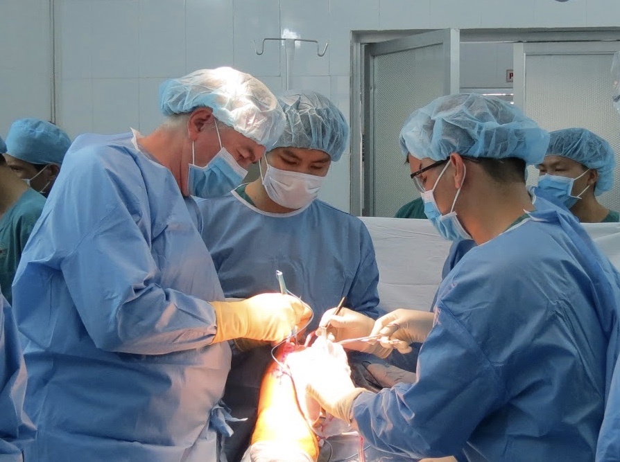 Chuyen ke tu benh vien 'kinh chuyen' o TP.HCM hinh anh