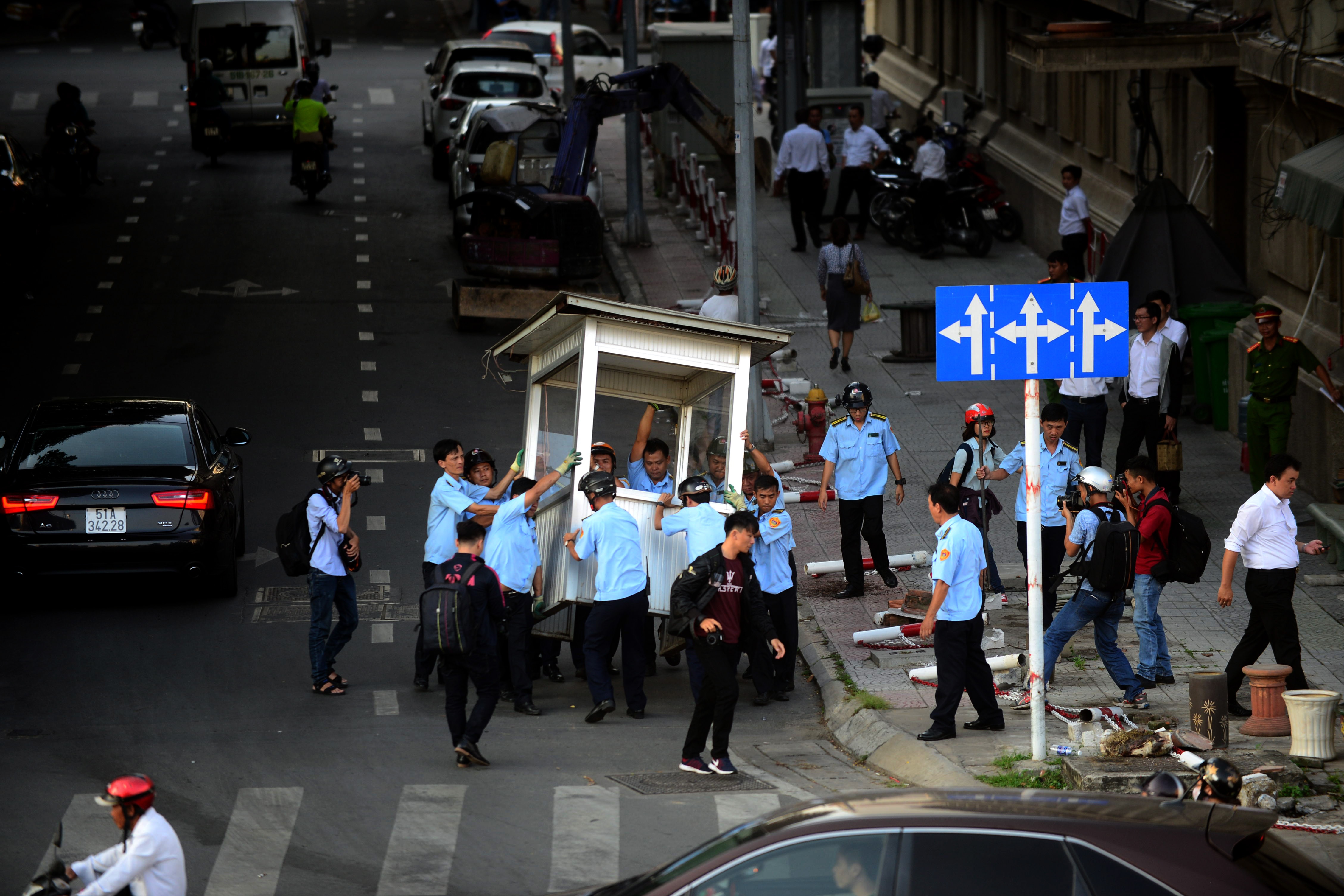 Lam gi de giai quyet can co lan chiem via he? hinh anh