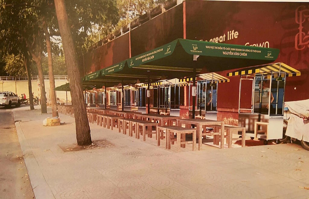 Quan 1 nhuong via he cho hang rong anh 1