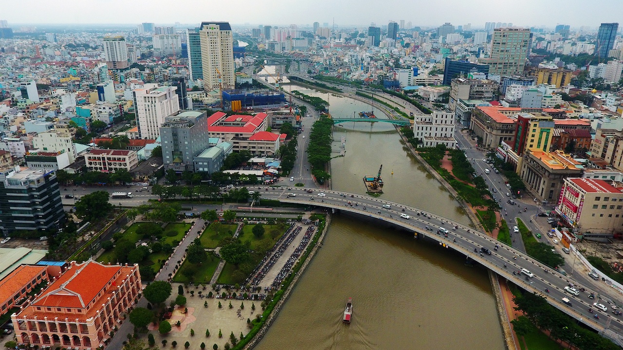 Chanh van phong UBND TP.HCM: 'Tach nhap quan huyen la viec phai lam' hinh anh