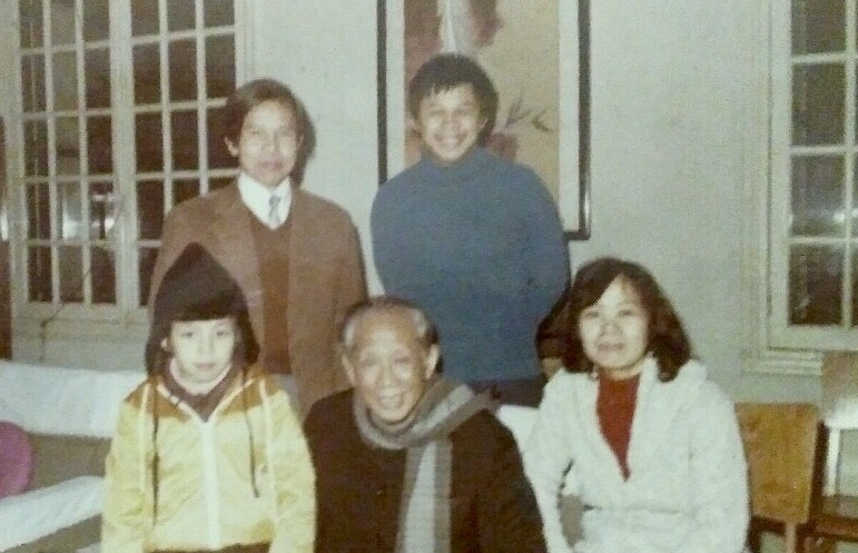 Tong bi thu Le Duan trong mat con re anh 1