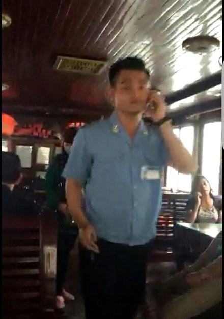 Du khach bi giam long giua Vinh Ha Long anh 2