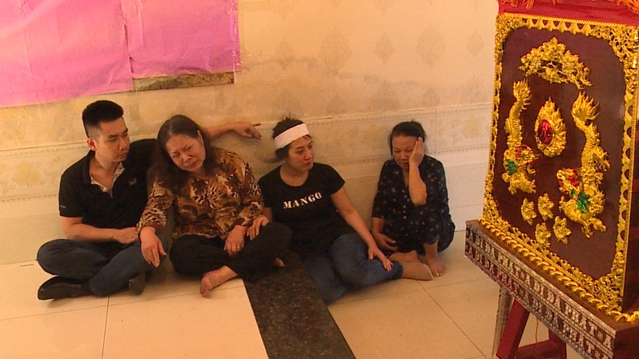 Canh sat giao thong bi xe tai can anh 1