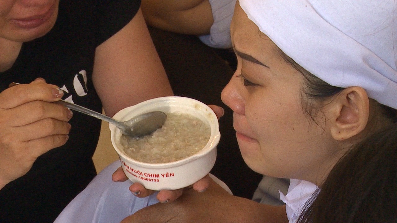 Lang nguoi trong le vieng thieu ta CSGT tu nan hinh anh