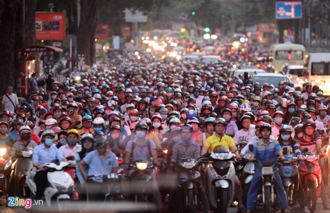 Giam doc So GTVT TP.HCM de xuat han che xe may anh 1