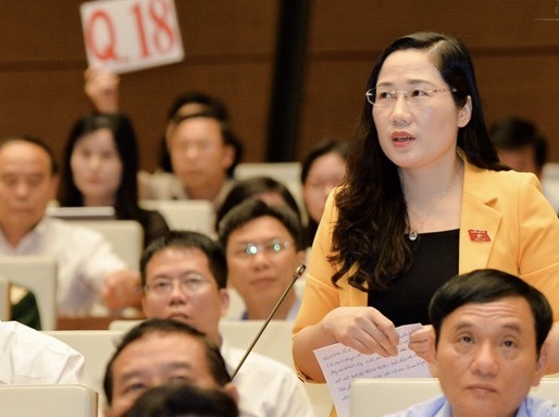 Nha nuoc lam oan sai sao phai cho dan yeu cau moi xin loi? hinh anh